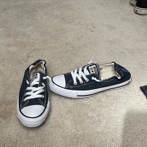 Converse shoreline navy- never been worn, excellent condition